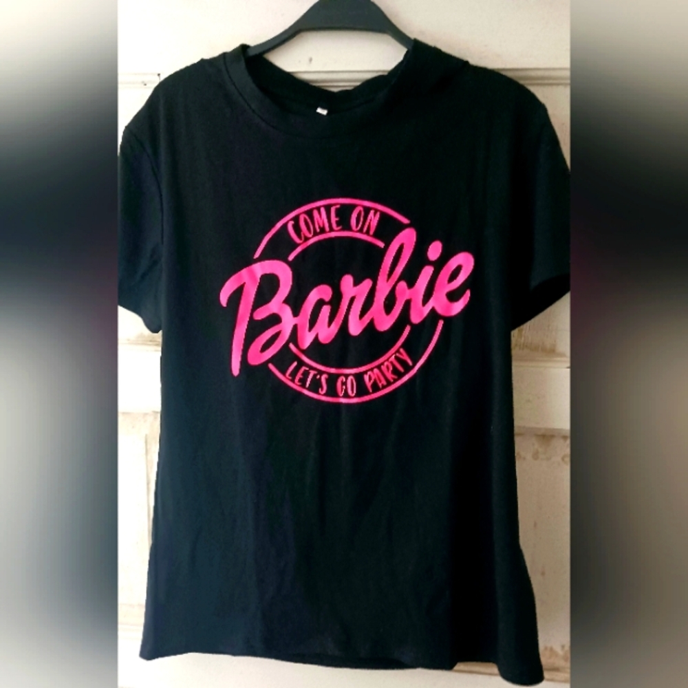 Barbie black short sleeve graphic tee Sz S